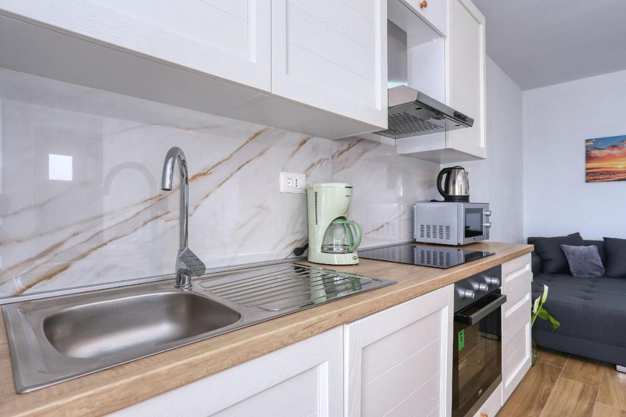 Apartments Poljak Rtina Bagian luar foto