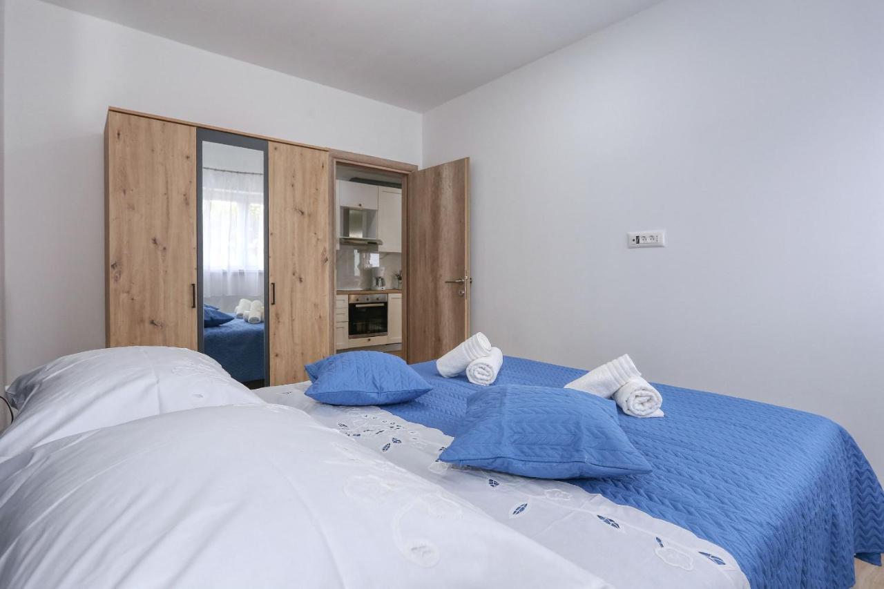 Apartments Poljak Rtina Bagian luar foto