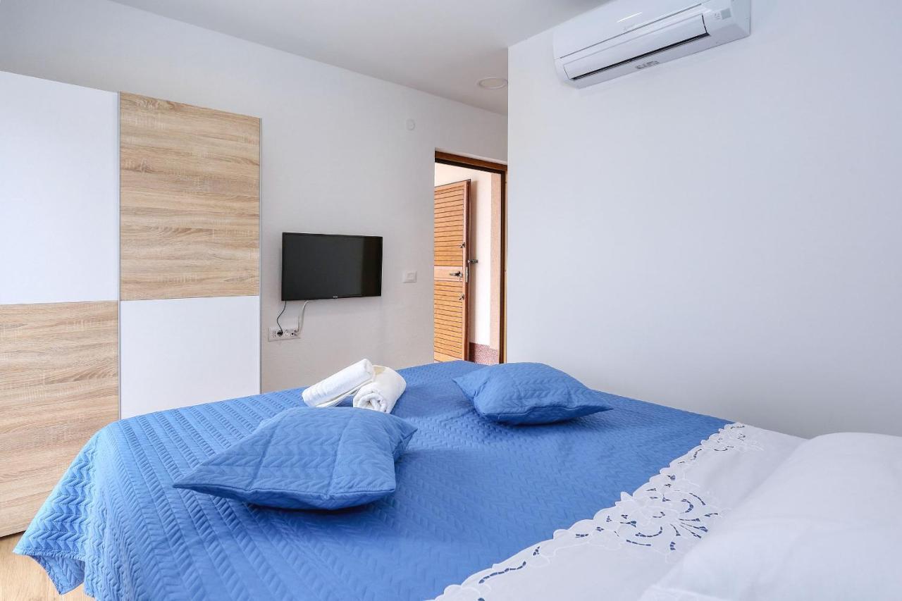 Apartments Poljak Rtina Bagian luar foto